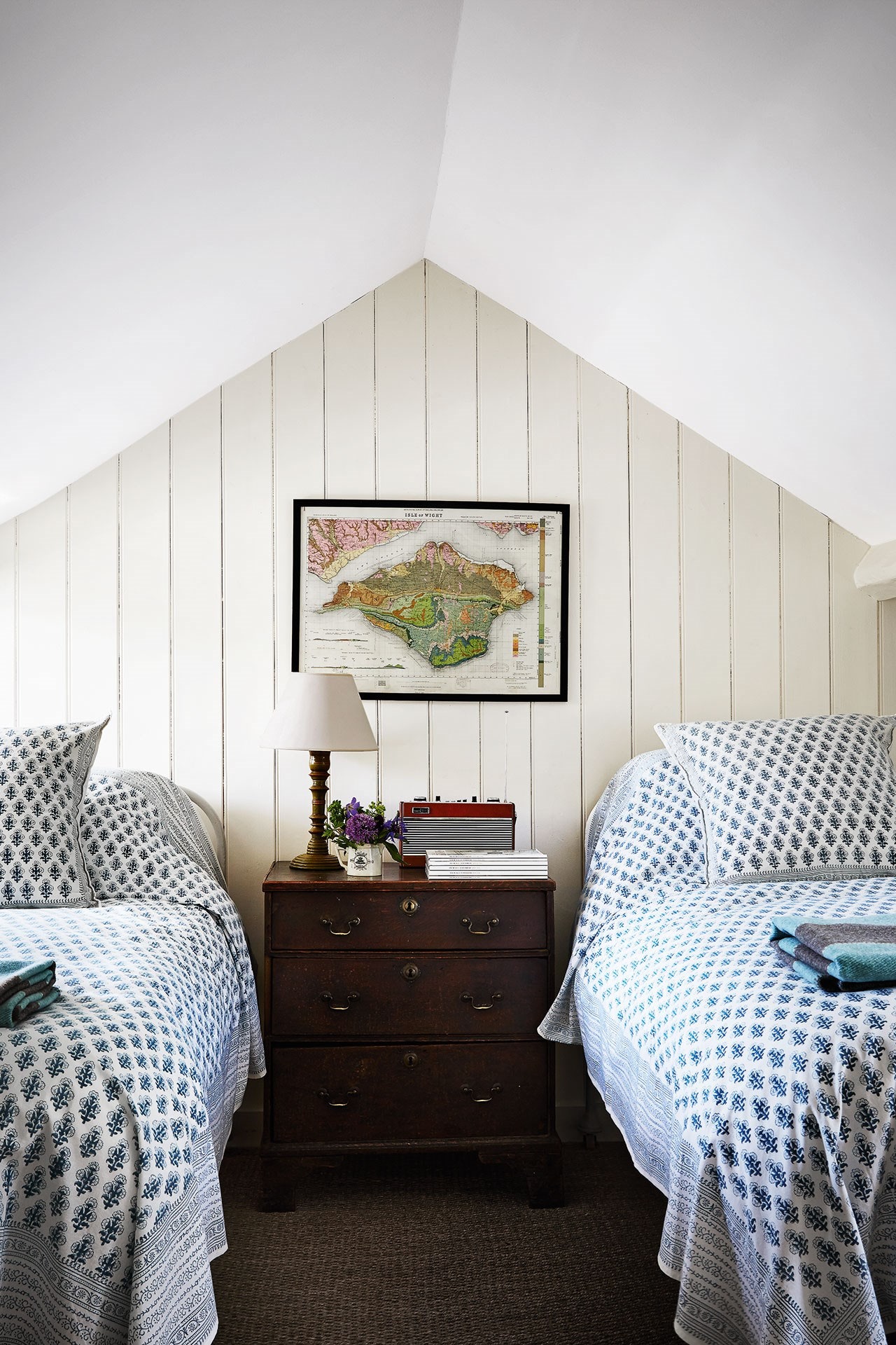 twin beds for guest rooms adults