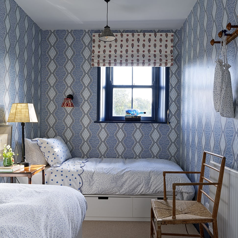 twin beds for adult guest rooms